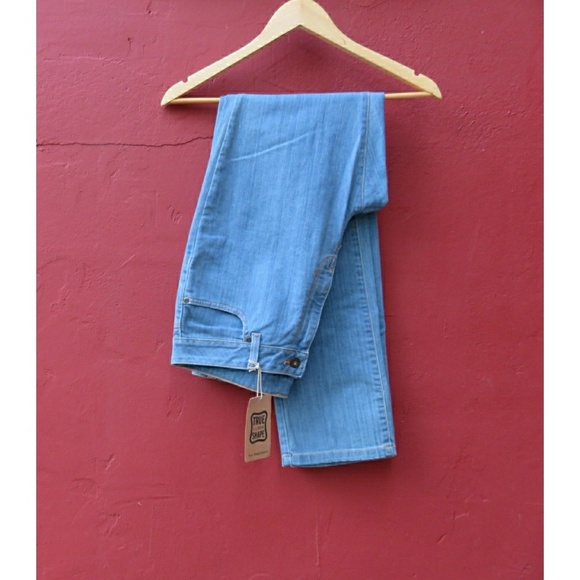 L.L. Bean Slimming Hi Rise Straight Leg Jeans Tall - Picture 3 of 6